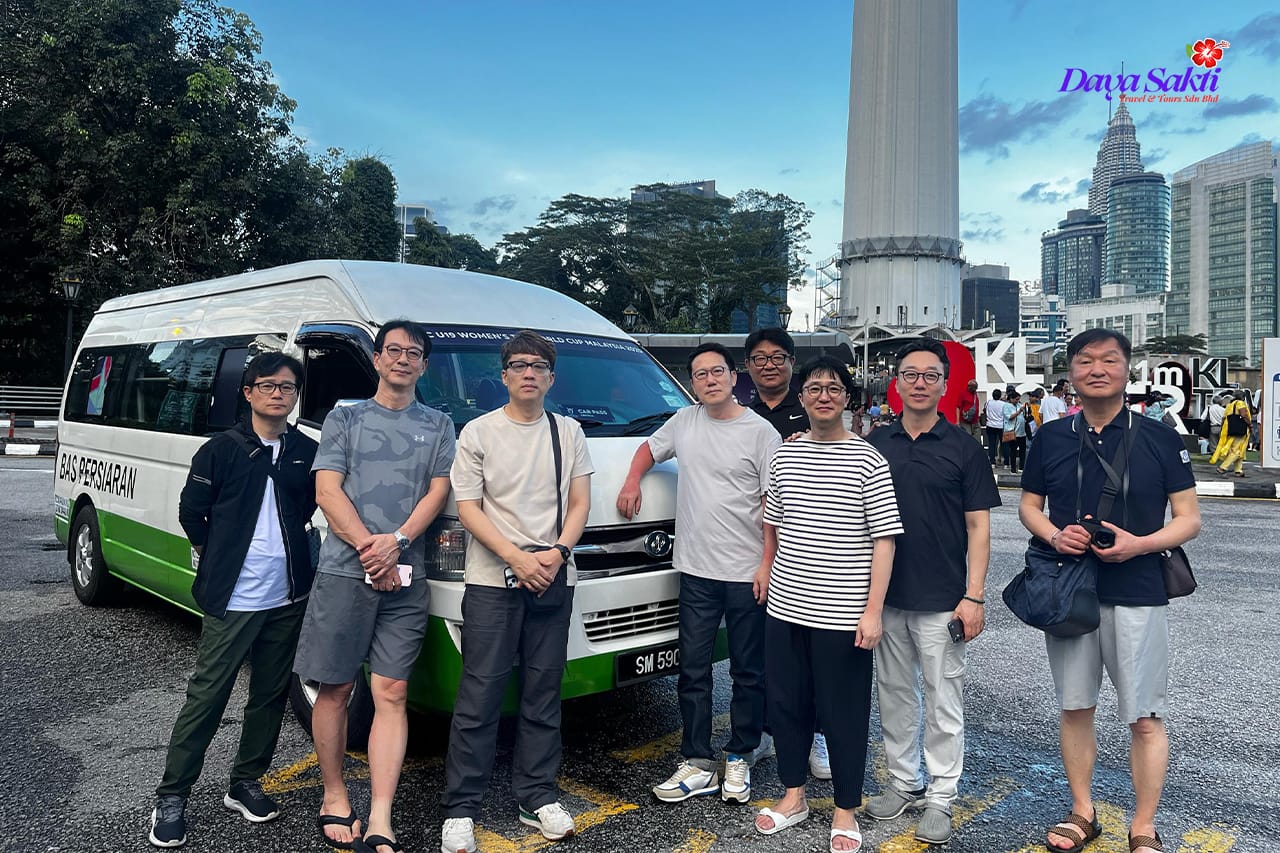 10-Seater-Premium-Van-04