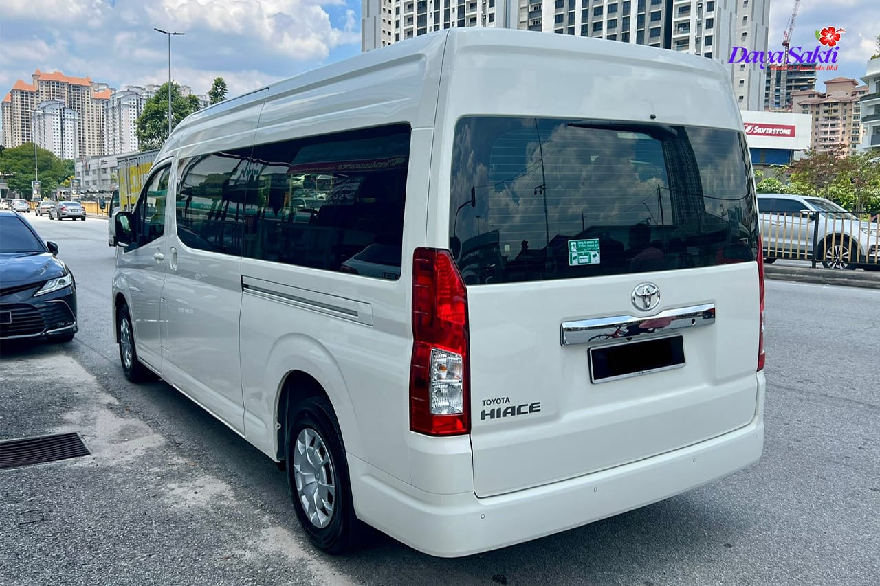 7-Seater-Super-Luxury-Van-01