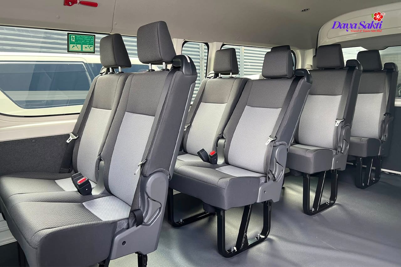 7-Seater-Super-Luxury-Van-03